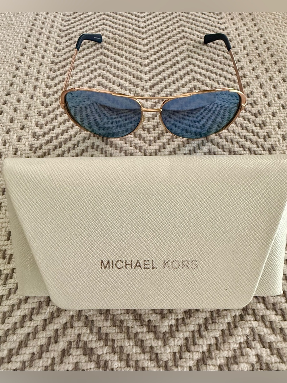 Michael Kors Womens Sunglasses
MK5004 CHELSEA - Picture 3 of 8